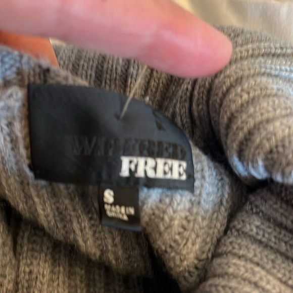Wilfred Free Lin Grey Sweater High Low Hem 100% Merino Wool
Turtleneck Size S - Picture 11 of 15